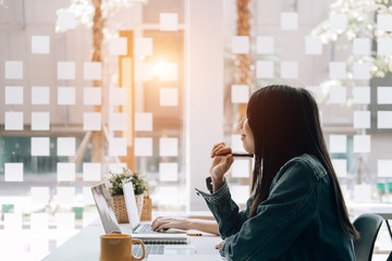 女生成考大专学什么专业好 怎么选择