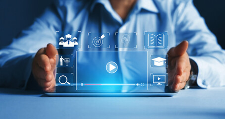 女生成考大专学什么专业好 怎么选择