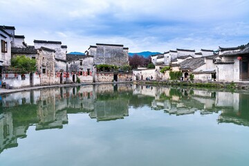 女生成考大专学什么专业好 怎么选择